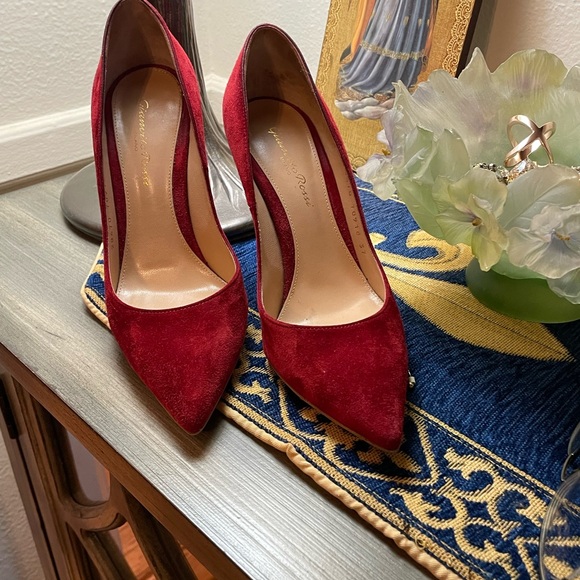 Elegant Red Women's Pumps Gianvito Rossi red Tabasco suede pump - Picture 5 of 9
